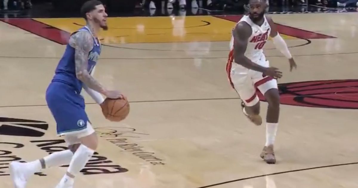 Fanovi smatraju da je ovaj video dokaz da je NBA košarka uništena. Sedam koraka, a sve po pravilima?