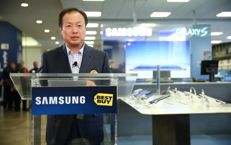 NEW YORK, NY &#8211; APRIL 24: Samsung CEO and President of IT and Mobile Business JK Shin celebrates the opening of the Samsung Experience Shop at Best Buy Union Square on April 24, 2013 in New York City. (Photo by Neilson Barnard/Getty Images for Samsung)
