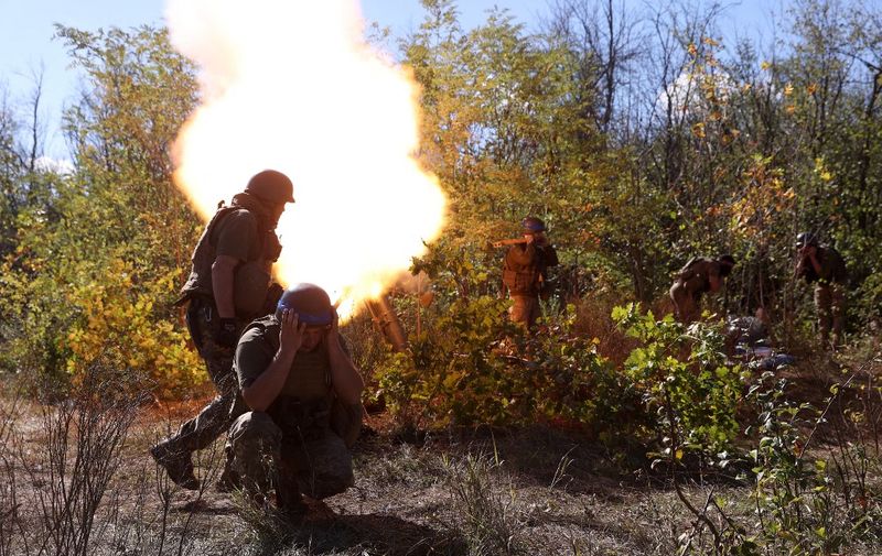 Ukrainian servicemen fire a mortar from their position on the front line with Russian troops in the Donetsk region on October 5, 2022, as the Russia-Ukraine war enters its 223rd day. (Photo by Anatolii Stepanov / AFP)