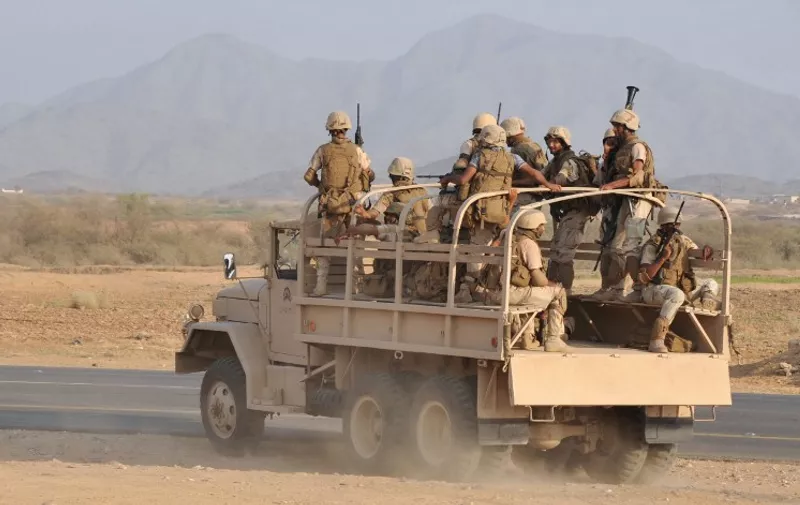 Saudi soldiers ride at the back of an army truck in the southern province of Jizan, near the border with Yemen, on November 7, 2009. Saudi forces pounded Yemeni rebels for a fifth straight day as Yemeni President Ali Abdullah Saleh ruled out a truce in his war on the Shiite insurgents. AFP PHOTO/STR / AFP