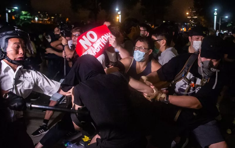 A paper of 'No Extradition' is held by protesters during the clashes with the police at Legislative Council in Hong Kong after a rally against a controversial extradition law proposal in Hong Kong on early June 10, 2019. - Hong Kong witnessed its largest street protest in at least 15 years on June 9 as crowds massed against plans to allow extraditions to China, a proposal that has sparked a major backlash against the city's pro-Beijing leadership. (Photo by Philip FONG / AFP)