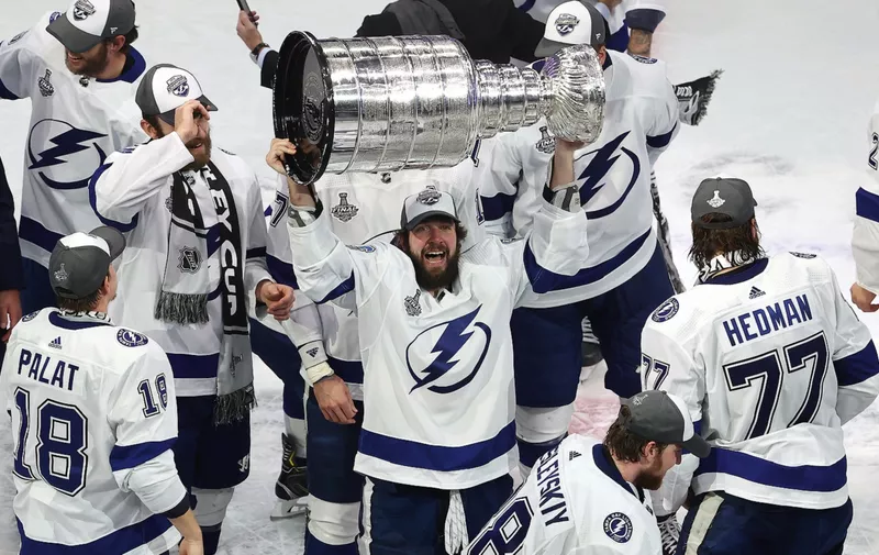 EDMONTON, ALBERTA - SEPTEMBER 28:  Nikita Kucherov #86 of the Tampa Bay Lightning skates with the Stanley Cup following the series-winning victory over the Dallas Stars in Game Six of the 2020 NHL Stanley Cup Final at Rogers Place on September 28, 2020 in Edmonton, Alberta, Canada. (Photo by Bruce Bennett/Getty Images)