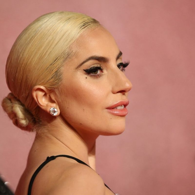 US singer Lady Gaga poses on the red carpet upon arrival to attend the British Fashion Awards 2016 in London on December 5, 2016. (Photo by Daniel LEAL-OLIVAS / AFP)