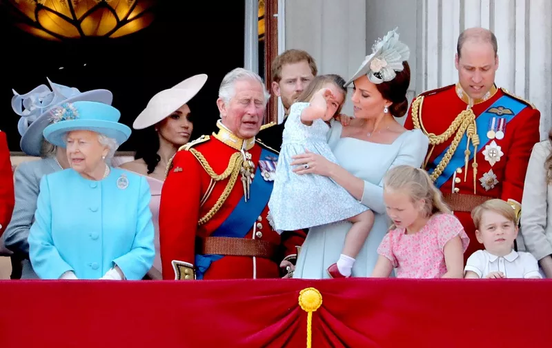 Queen Elizabeth II , Prince William and Prince George and Princess Charlotte, Prince Harry and Meghan Markle, Prince Charles, Prince of Wales and Kate, Duchess of Cambridge at the balcony of Buckingham Palace in London, on June 09, 2018, to attend Trooping the colour, the Queens birthday parade Photo : Albert Nieboer / Netherlands OUT / Point de Vue OUT 


- NO WIRE SERVICE - Photo: Albert Nieboer/Royal Press Europe/RPE | usage worldwide (Photo by Albert Nieboer / RoyalPress / dpa Picture-Alliance via AFP)