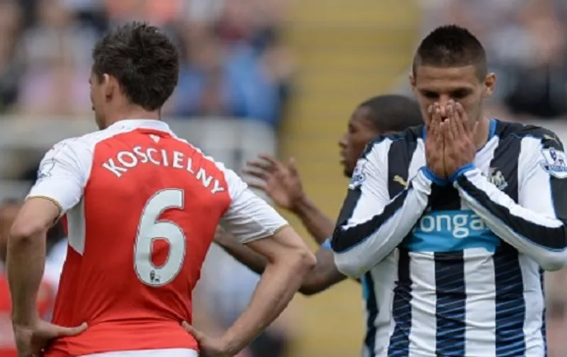 Newcastle United's Serbian striker Aleksandar Mitrovic (R) reacts after receiving a red card during the English Premier League football match between Newcastle United and Arsenal at St James' Park in Newcastle-upon-Tyne, north east England, on August 29, 2015. AFP PHOTO / OLI SCARFF

RESTRICTED TO EDITORIAL USE. No use with unauthorized audio, video, data, fixture lists, club/league logos or 'live' services. Online in-match use limited to 75 images, no video emulation. No use in betting, games or single club/league/player publications.
