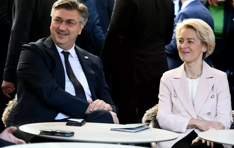 Croatia's Prime Minister Andrej Plenkovic (L) and European Commission President Ursula von der Leyen sit at a cafe in Zagreb on January 1, 2023 during latter's visit on the occasion of Croatia's entry to the passport-free Schengen zone. At midnight Croatia became the 27th nation in the passport-free Schengen zone, the world's largest, which allows more than 400 million people to move freely between its members. (Photo by DENIS LOVROVIC / AFP)