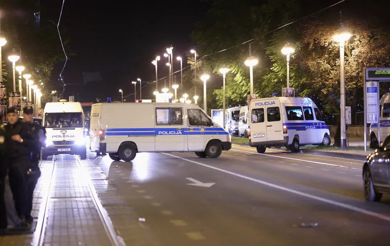 27.05.2015., Zagreb - Policija regulira promet u Savskoj koja je neko vrijeme bila blokirana od strane branitelja ispred ministarstva obane."nPhoto: Tomislav Miletic/PIXSELL