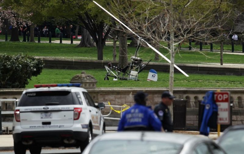 WASHINGTON, DC &#8211; APRIL 15: A gyrocopter sits on the West Lawn of the U.S. Capitol with members of the U.S. Capitol Police nearby April 15, 2015 in Washington, DC. Doug Hughes, 61, from Ruskin, FL., landed the gyrocopter on the West Lawn and was arrested immediately. Alex Wong/Getty Images/AFP