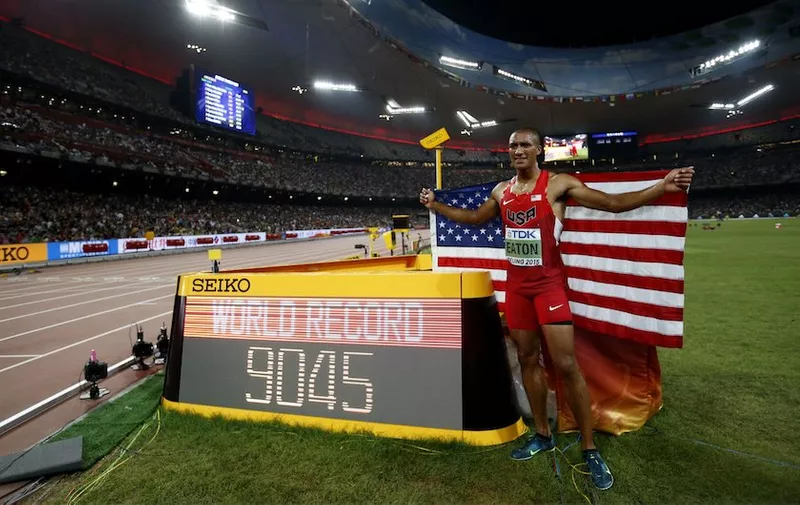 (150829) &#8212; BEIJING, Aug. 29, 2015 (Xinhua) &#8212; Ashton Eaton of the United States poses with &#8220;World Record&#8221; board after winning the men&#8217;s decathlon at the 2015 IAAF World Championships at the &#8220;Bird&#8217;s Nest&#8221; National Stadium in Beijing, capital of China, Aug. 29, 2015. Ashton Eaton also set a new world record of the game [&hellip;]