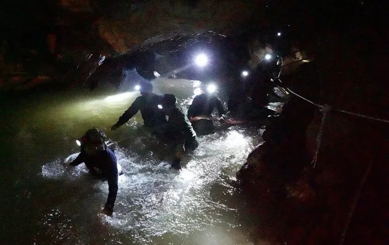 This photo taken and released by the Royal Thai Navy on July 1, 2018 shows Thai Navy Seals navigating a flooded section of Tham Luang cave at the Khun Nam Nang Non Forest Park in the Mae Sai district of Chiang Rai province on July 1, 2018, as the rescue operation continues for a missing children's football team and their coach.
Twelve Thai boys and their assistant football coach spent their eighth night trapped in a flooded cave, as a round-the-clock search was aided by better weather on July 1.  / AFP PHOTO / ROYAL THAI NAVY / ROYAL THAI NAVY / -----EDITORS NOTE --- RESTRICTED TO EDITORIAL USE - MANDATORY CREDIT "AFP PHOTO / ROYAL THAI NAVY" - NO MARKETING - NO ADVERTISING CAMPAIGNS - DISTRIBUTED AS A SERVICE TO CLIENTS