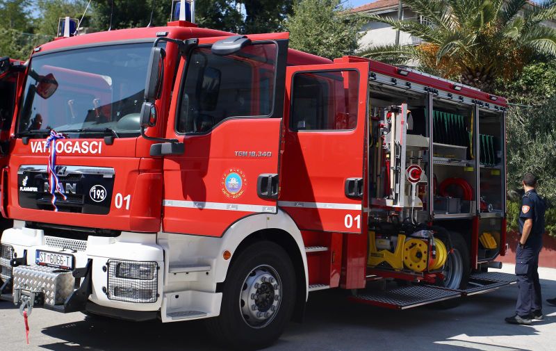24.07.2020., Split - Vatrogasci sa srednjedalmatinskog podrucja dobili nova specijalna vozila koja su im urucena u JVP Split.rPhoto:Ivo Cagalj/PIXSELL