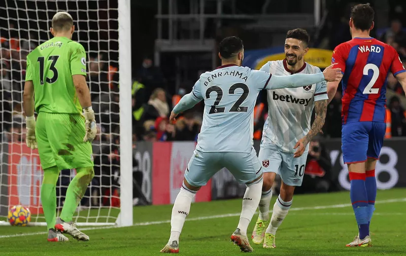 Manuel Lanzini of West Ham United scores from the penalty spot to make it 0-3 and celebrates during the Premier League match between Crystal Palace and West Ham United at Selhurst Park, London, England on 1 January 2022. PUBLICATIONxNOTxINxUK Copyright: xKenxSparksx 30540019