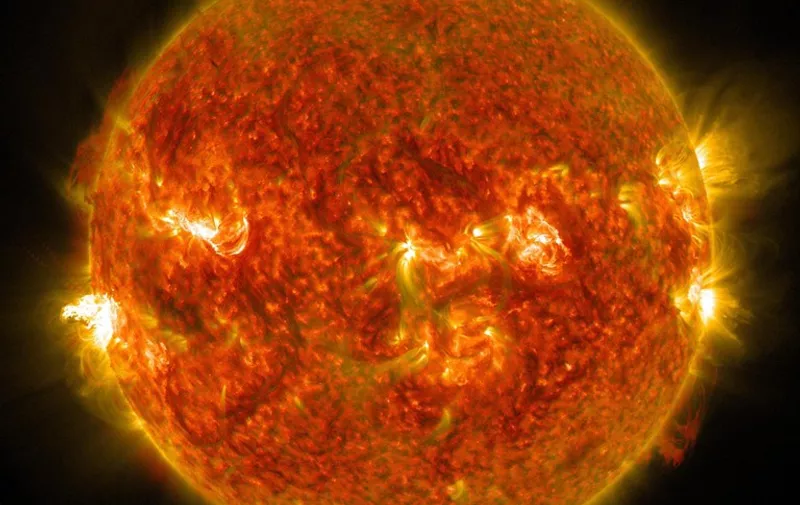 This image obtained August 27, 2014 shows on August 24, 2014, the sun as it emitted a mid-level solar flare, peaking at 8:16 a.m. EDT. NASA's Solar Dynamics Observatory captured images of the flare, which erupted on the left side of the sun. Solar flares are powerful bursts of radiation. Harmful radiation from a flare cannot pass through Earth's atmosphere to physically affect humans on the ground, however -- when intense enough -- they can disturb the atmosphere in the layer where GPS and communications signals travel. This flare is classified as an M5 flare. M-class flares are ten times less powerful than the most intense flares, called X-class flares. AFP PHOTO/NASA/SDO/HANDOUT = RESTRICTED TO EDITORIAL USE - MANDATORY CREDIT "AFP PHOTO / NASA/SDO/ HANDOUT" - NO MARKETING NO ADVERTISING CAMPAIGNS - NO A LA CARTE SALES/DISTRIBUTED AS A SERVICE TO CLIENTS =