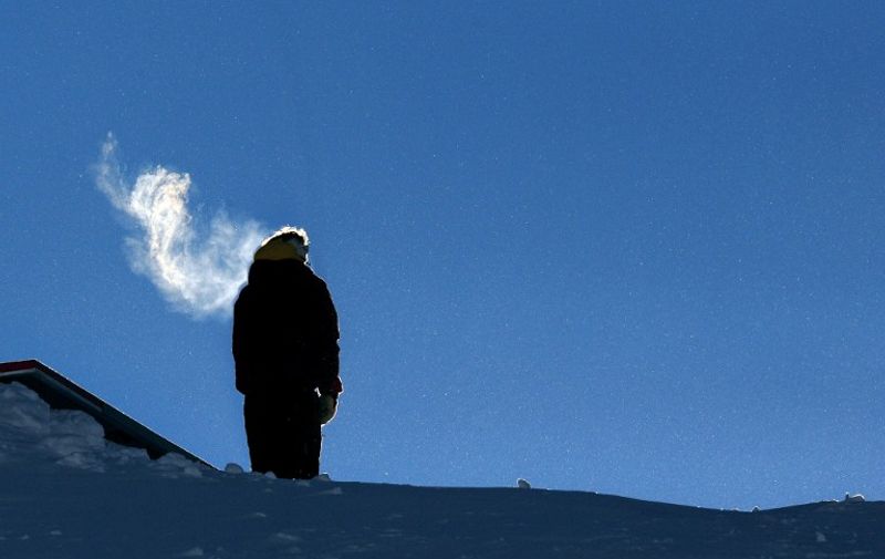 A coach stands on the slope prior to the start of the FIS World Cup Women's downhill training session on December 16, 2010, in Val dIsère, French Alps. 
AFP PHOTO / FRANCK FIFE / AFP PHOTO / FRANCK FIFE