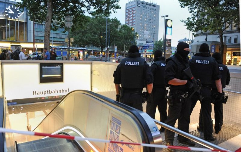 Special police forces stand by the entrance to the subway station of the main train station following shootings at a shopping mall earlier on July 22, 2016 in Munich.
Six people were killed and several gravely injured on Friday in a shooting rampage at a Munich shopping centre, with the attackers still believed to be at large. / AFP PHOTO / dpa / Andreas Gebert / Germany OUT