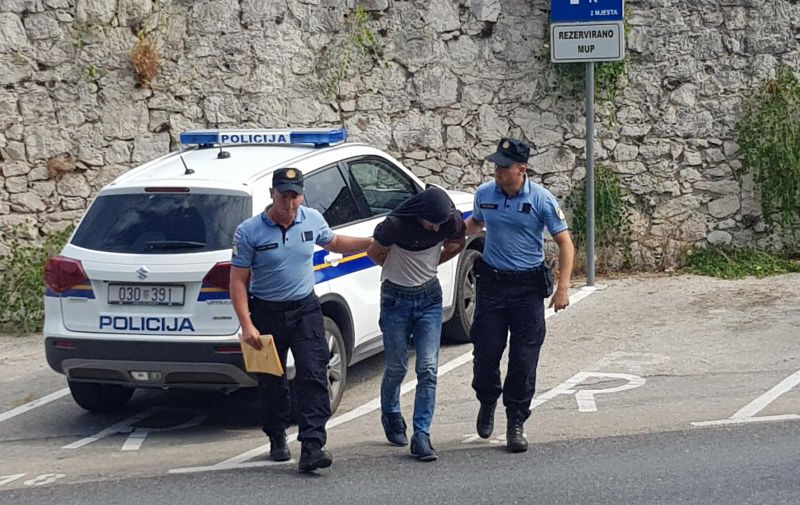 24.08.2019., Dubrovnik - Privodjenje osumnjicenih na sud u Dubrovniku, uhvacenih u pokusaju prenosenja 340 kg marihuane preko granice Karasovici. rrPhoto: PIXSELL