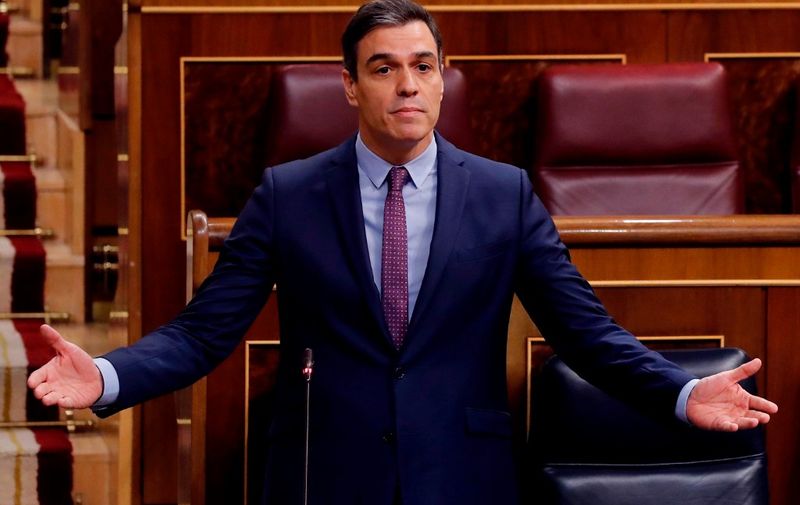 Spanish Prime Minister Pedro Sanchez addresses the first question time session held since the state of alarm was declared at the Lower Chamber of the Spanish parliament in Madrid on April 15, 2020. - Spain's daily death toll from the coronavirus fell to 523, after posting a one-day rise, bringing the total number of fatalities to 18,579, the health ministry said. (Photo by Andres BALLESTEROS / POOL / AFP)