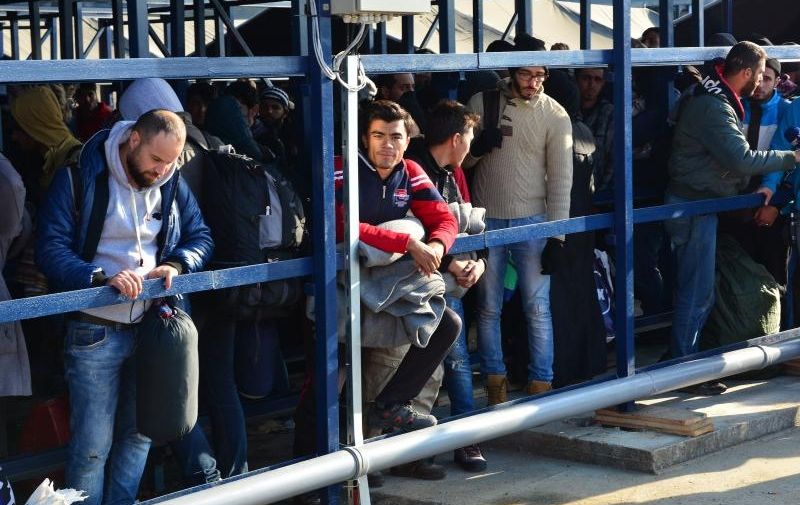 19.11.2015., Slavonski Brod - Izbjeglice u zimskom tranzitnom  centru cekaju na nastavak putovanja. 
Photo: Ivica Galovic/PIXSELL