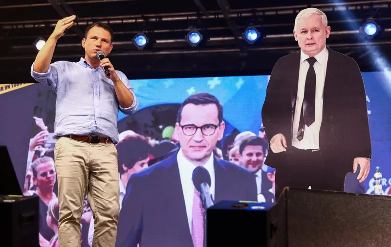 Co-leader of the Confederation Liberty and Independence party (Konfederacja), Slawomir Mentzen, speaks standing next to paper cut Jaroslaw Kaczynski's figure during a pre-election rally in Krakow, Poland on August 27, 2023. Polish far-right party has started a tour around the country presenting their political programme ahead of parliamentary elections scheduled for October 15. (Photo by Beata Zawrzel/NurPhoto) (Photo by Beata Zawrzel / NurPhoto / NurPhoto via AFP)