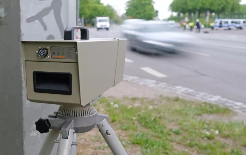 05 May 2022, Saxony, Leipzig: The camera of a speed measuring device during a traffic control. As part of the road safety campaign "sicher.mobil.leben" (safe.mobile.living), the Leipzig police department is carrying out a department-wide operation in the course of the cross-state road safety campaign with the theme "Keeping an eye on roadworthiness! Photo: Sebastian Willnow/dpa (Photo by SEBASTIAN WILLNOW / DPA / dpa Picture-Alliance via AFP)