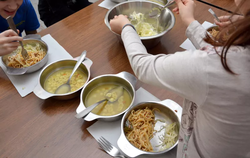 18.03.2016., Bjelovar - Skolska prehrana. Juha, spageti bolonjez, kupus salata. Photo: Damir Spehar/PIXSELL