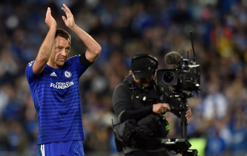 Chelsea's captain John Terry (R) acknowledges spectators' applauss at the end of a friendly match with Sydney FC in the ANZ Stadium in Sydney on June 2, 2015.  AFP PHOTO/ Saeed KHAN --IMAGE RESTRICTED TO EDITORIAL USE - STRICTLY NO COMMERCIAL USE--