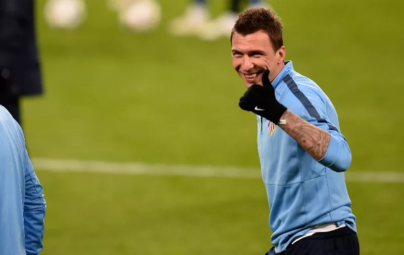 Atletico Madrid's Croatian forward Mario Mandzukic reacts duirng a training session on the eve of the UEFA Champions League first-leg, round of 16 football match Bayer 04 Leverkusen vs Club Atletico de Madrid in Leverkusen, western Germany on Febriary 24, 2015.    AFP PHOTO /  PATRIK STOLLARZ