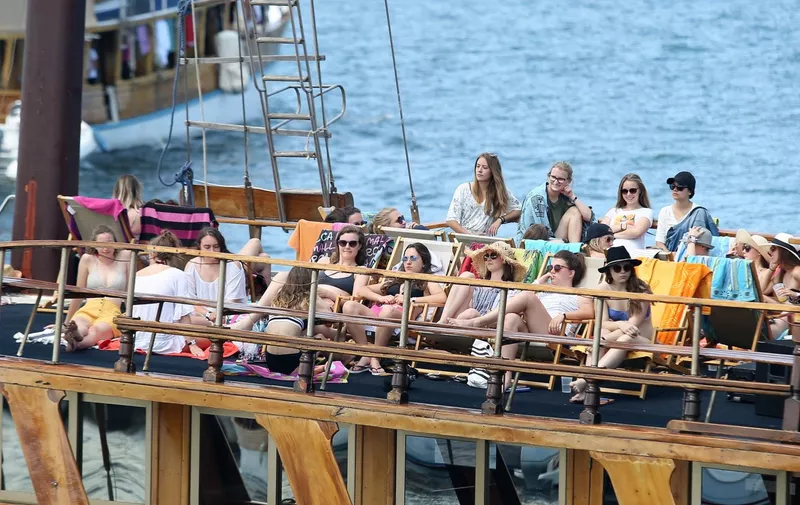 26.06.2018., Sibenik - Tri turisticka broda na kojima su se zabavljali mladi turisti isplovili su u cruising. 
Photo: Dusko Jaramaz/PIXSELL