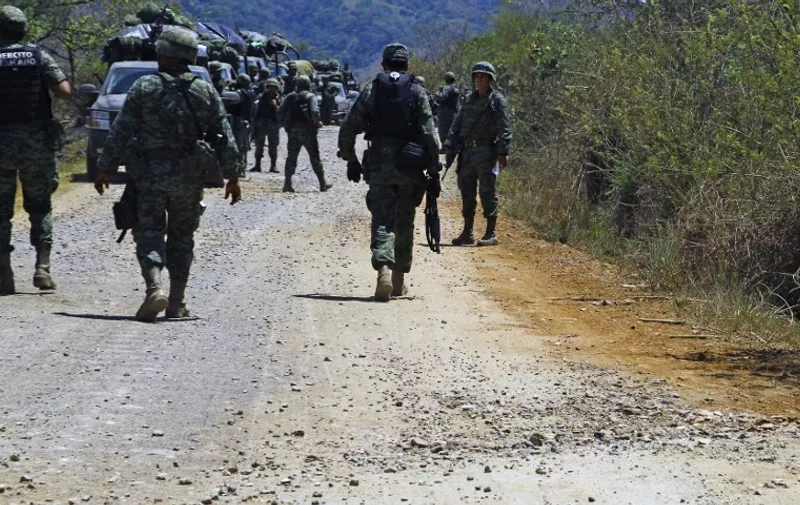 Meksički vojnici u patroli