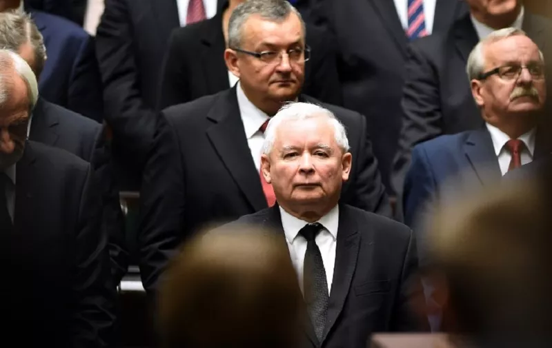 Jaroslaw Kaczynski (C), the leader of the conservative Law and Justice (PiS) party attends the inaugural session of the new Polish parliament on November 12, 2015 in Warsaw.  AFP PHOTO / JANEK SKARZYNSKI / AFP PHOTO / JANEK SKARZYNSKI
