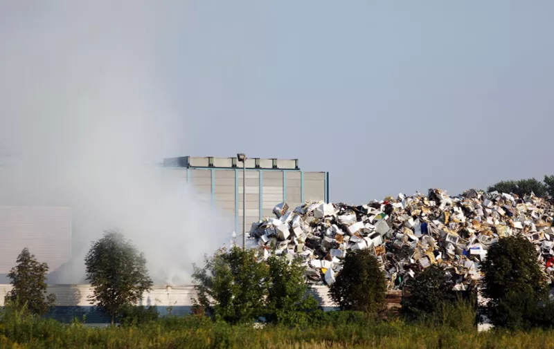 30.08.2015., Zagreb - Oko 17 sati doslo je do zapaljenja otpada u prostoru tvrtke CIOS. Ocevid je u tijeku.
Photo: Borna Filic/PIXSELL
