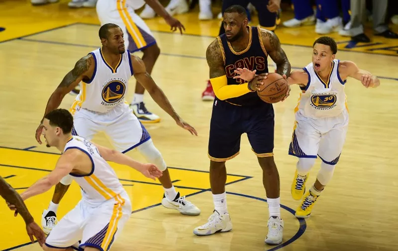 Stephen Curry of the Golden State Warriors steals the ball from LeBron James of the Cleveland Cavaliers in overtime of Game 1 of the 2015 NBA Finals in Oakland, California, on June 4, 2015. The Warriors defeated the Cavaliers 108-100 in overtime.  AFP PHOTO / FREDERIC J. BROWN