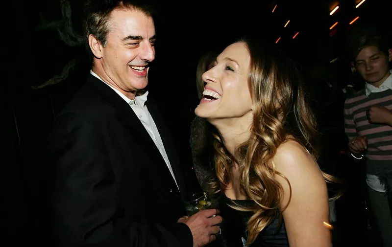 NEW YORK - NOVEMBER 07:  (HOLLYWOOD REPORTER OUT US TABS OUT)  Actress Sarah Jessica Parker chats with actor Chris Noth at an after party for a benefit screening of "The Family Stone" presented by The Cinema Society and Vogue at the Tribeca Grand Hotel November 7, 2005 in New York City.  (Photo by Evan Agostini/Getty Images) *** Local Caption *** Chris Noth;Sarah Jessica Parker (Photo by Evan Agostini / Getty Images North America / Getty Images via AFP)