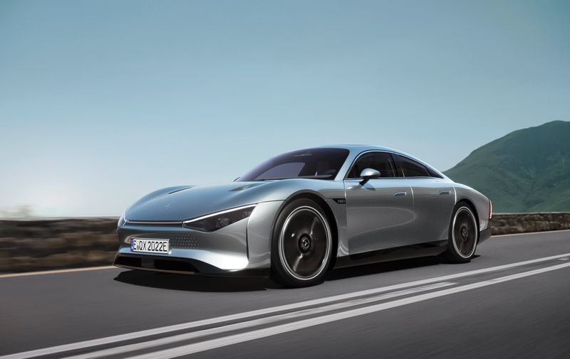Der VISION EQXX zeigt, wie sich Mercedes-Benz die Zukunft des Elektroautos vorstellt. Das Auto hat eine Reichweite von mehr als 1.000 Kilometern und einen Energieverbrauch von weniger als 10 kWh pro 100 Kilometer. Der VISION EQXX steht für neue Maßstäbe hinsichtlich Energieeffizienz und Reichweite im realen Straßenverkehr sowie für die revolutionäre Entwicklung von Elektroautos.  

The VISION EQXX is how Mercedes-Benz imagines the future of electric cars. The car has a range of more than 1,000 kilometres with an outstanding energy consumption of less than 10 kWh per 100 kilometres. The VISION EQXX stands for major new advances: it sets new standards in terms of energy efficiency and range in real-life traffic, and revolutionises the development of electric cars.