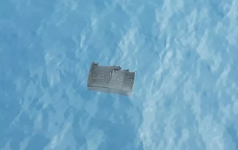 Handout picture released by the Chilean Air Force showing a part of a fuel tank, allegedly from the Chilean Air Force C-130 Hercules cargo plane that went missing in the sea with 38 people aboard, found at Drake Passage, near to Chile, on December 11, 2019. (Photo by HO / Chilean Air Force / AFP) / RESTRICTED TO EDITORIAL USE - MANDATORY CREDIT "AFP PHOTO / CHILEAN AIR FORCE " - NO MARKETING - NO ADVERTISING CAMPAIGNS - DISTRIBUTED AS A SERVICE TO CLIENTS