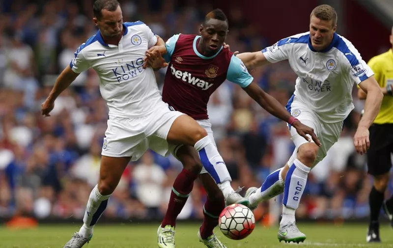 Leicester City's English midfielder Danny Drinkwater (L) West Ham United's Senegalese striker Diafra Sakho (C) and Leicester City's German defender Robert Huth (R) vie for the ball during the English Premier League football match between West Ham United and Leicester City at The Boleyn Ground in London on August 15, 2015. AFP PHOTO / JUSTIN TALLIS

RESTRICTED TO EDITORIAL USE. No use with unauthorized audio, video, data, fixture lists, club/league logos or 'live' services. Online in-match use limited to 75 images, no video emulation. No use in betting, games or single club/league/player publications.