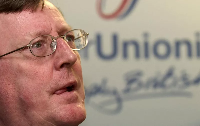 David Trimble announces his resignation as head of the Ulster Unionist Party 09 May, 2005 at the UUP headquarters in Belfast, Northern Ireland. Trimble, the Northern Ireland politician who won the Nobel Peace Prize, resigned as head of a moderate Protestant party after losing his seat in the British parliament to a hardliner.         AFP PHOTO/PETER MUHLY (Photo by PETER MUHLY / AFP)