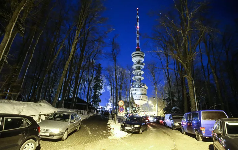 19.12.2017., Zagreb - Besplatnim nocnim skijanjem na crvenom spustu otvorena je sezona skijanja na zagrebackoj gori. rPhoto: Petar Glebov/PIXSELL