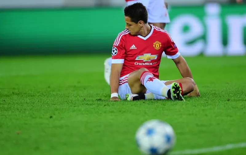 Manchester United's Javier Hernandez reacts after falling while shooting a penalty and missing it during the UEFA Champions League playoff football match between Club Brugge and Manchester United at Jan Breydel Stadium in Bruges, August 26, 2015. AFP PHOTO / EMMANUEL DUNAND