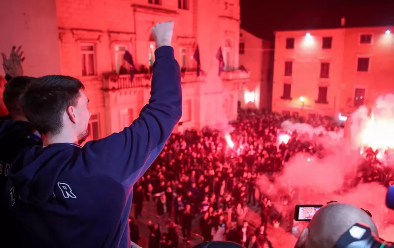 18.02.2024., Zadar - Nakon osvojenog SuperSport kupa Kresimir Cosic Zadrani su docekali svoje kosarkase na Narodnom trgu Photo: Sime Zelic/PIXSELL