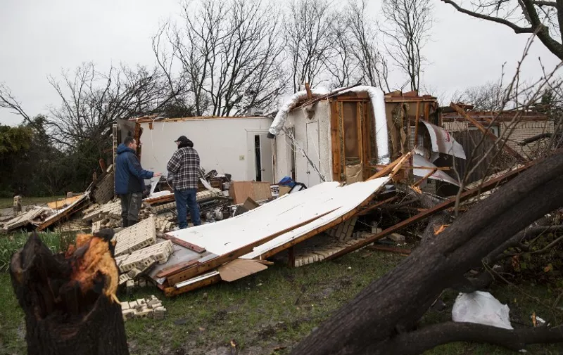 A heavily damaged residence is seen December 27, 2015 in the aftermath of a tornado in Rowlett, Texas.  At least 11 people lost their lives as tornadoes tore through Texas, authorities said, as they searched home to home for possible more victims of the freak storms lashing the southern United States. The rare December twisters that flattened houses and caused chaos on highways raised the death toll from days of deadly weather across the South to at least 28. AFP PHOTO/LAURA BUCKMAN / AFP / LAURA BUCKMAN