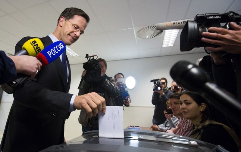 Dutch Prime Minister Mark Rutte casts his vote in the referendum on the ratification of the association agreement between the EU and Ukraine held in the Netherlands, in The Hague, on April 6, 2016.
Dutch people began voting on April 6 on whether to back a key EU pact with Ukraine in a referendum triggered by grassroots eurosceptic groups and seen as a yardstick on ties with Brussels. / AFP PHOTO / ANP / Bart Maat / Netherlands OUT