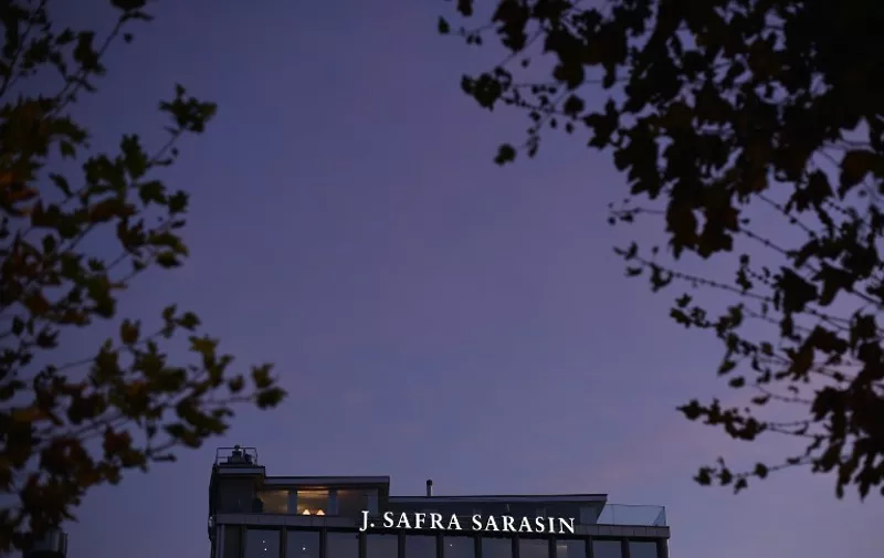 Picture taken on November 9, 2015 in Geneva, shows the facade of a branch of Swiss private banking J Safra Sarasin.  AFP PHOTO / FABRICE COFFRINI / AFP PHOTO / FABRICE COFFRINI
