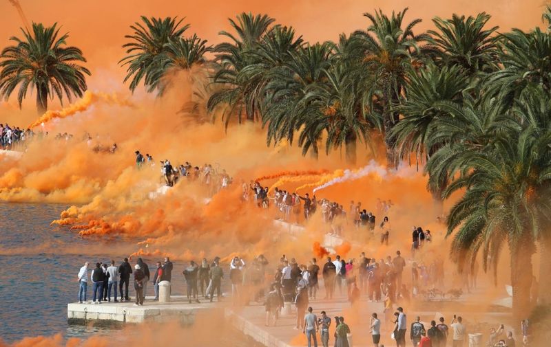 28.10.2020., Split - Navijaci Hajduka, Torcida dimnom zavjesom na rivi proslavila je 70. rodjendan. Photo: Ivo Cagalj/PIXSELL