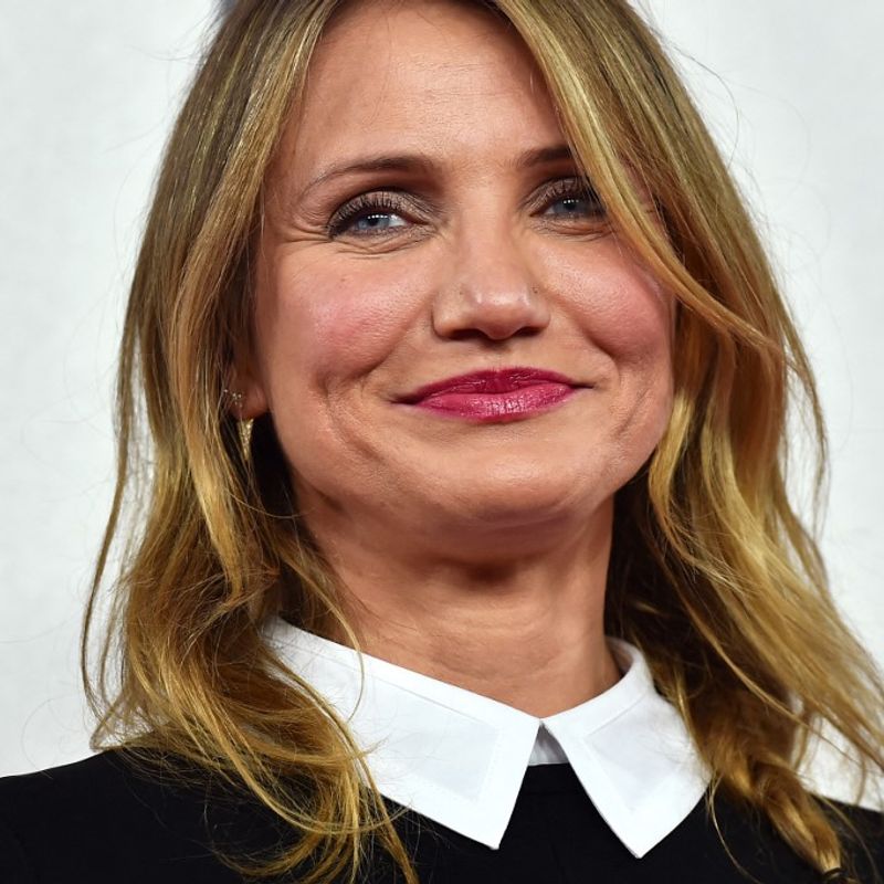 US actress Cameron Diaz poses for pictures during a photocall for the film "Annie" in central London on December 16, 2014. AFP PHOTO / BEN STANSALL (Photo by BEN STANSALL / AFP)