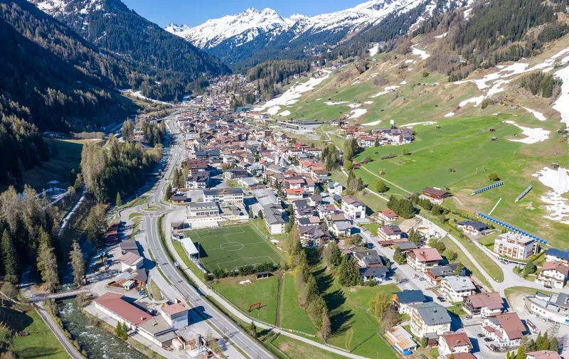 General aerial view taken on April 23, 2020 shows the village and ski resort of St Anton am Arlberg in Tyrol, Austria, close to Ischgl and the Paznauntal valley, amid the new coronavirus COVID-19 pandemic. - In Europe, several countries including Austria have begun to relax restrictions while still calling for the public to practice social distancing. (Photo by Johann GRODER / various sources / AFP) / Austria OUT