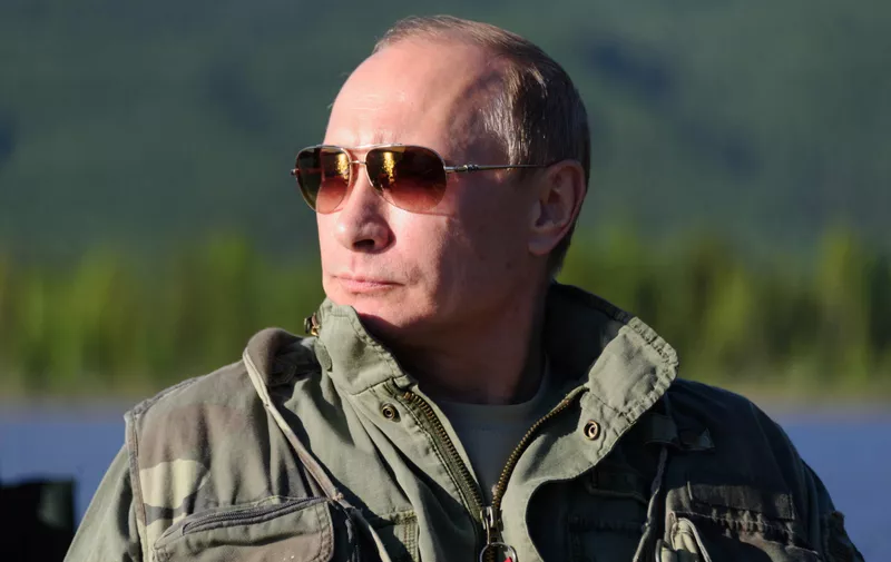 TOPSHOTSThis picture made available on July 26, 2013 shows Russian President Vladimir Putin fishing in the Tyva region on July 20, 2013 during his vacation. AFP PHOTO/ RIA-NOVOSTI/ ALEXEY DRUZHININ