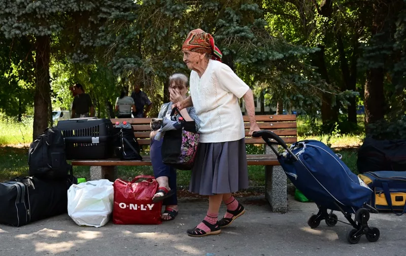 Residents of the city of Sloviansk and neighbouring towns wait for buses from the "Kovheh Spasenyya" church to be evacuated to the city of Dnipro, on July 6, 2022, amid the Russian invasion of Ukraine. (Photo by MIGUEL MEDINA / AFP)