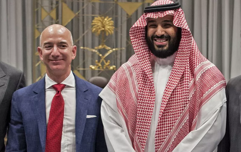 A handout picture provided by the Saudi Royal Palace on November 9, 2016 shows Saudi Crown Prince Mohammed bin Salman (C) and the kingdom's trade and investment minister, Majed bin Abdullah al-Kassabi (L), posing with Amazon CEO Jeff Bezos (3rd L) during the latter's visit to Riyadh. (Photo by Bandar AL-JALOUD / various sources / AFP) / RESTRICTED TO EDITORIAL USE - MANDATORY CREDIT "AFP PHOTO / SAUDI ROYAL PALACE / BANDAR AL-JALOUD" - NO MARKETING - NO ADVERTISING CAMPAIGNS - DISTRIBUTED AS A SERVICE TO CLIENTS