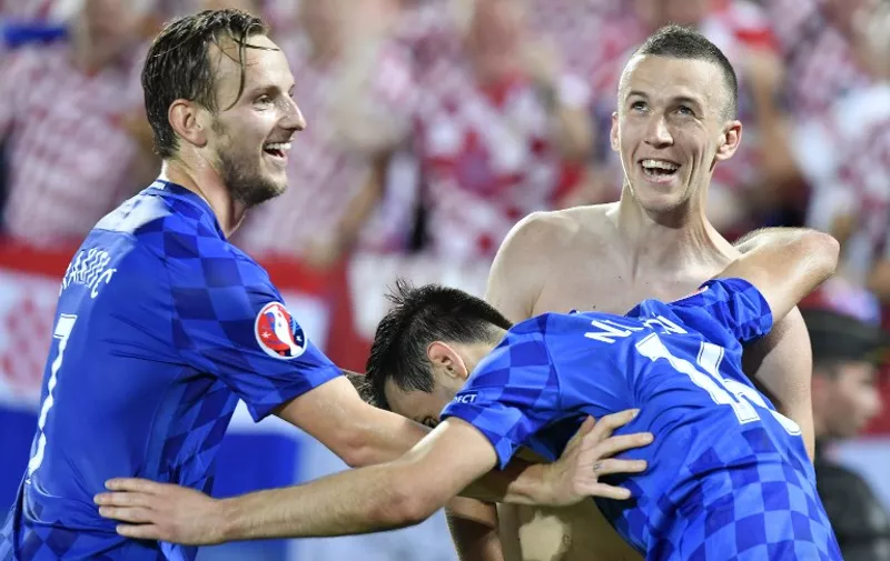 Croatia's midfielder Ivan Perisic (R) celebrates his goal, and his team's second, with teammates during the Euro 2016 group D football match between Croatia and Spain at the Matmut Atlantique stadium in Bordeaux on June 21, 2016. / AFP PHOTO / GEORGES GOBET